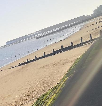 Lovely 2-Bed Caravan In Walton On The Naze Bagian luar foto