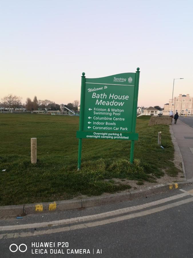 Lovely 2-Bed Caravan In Walton On The Naze Bagian luar foto