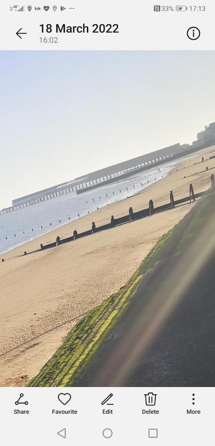 Lovely 2-Bed Caravan In Walton On The Naze Bagian luar foto