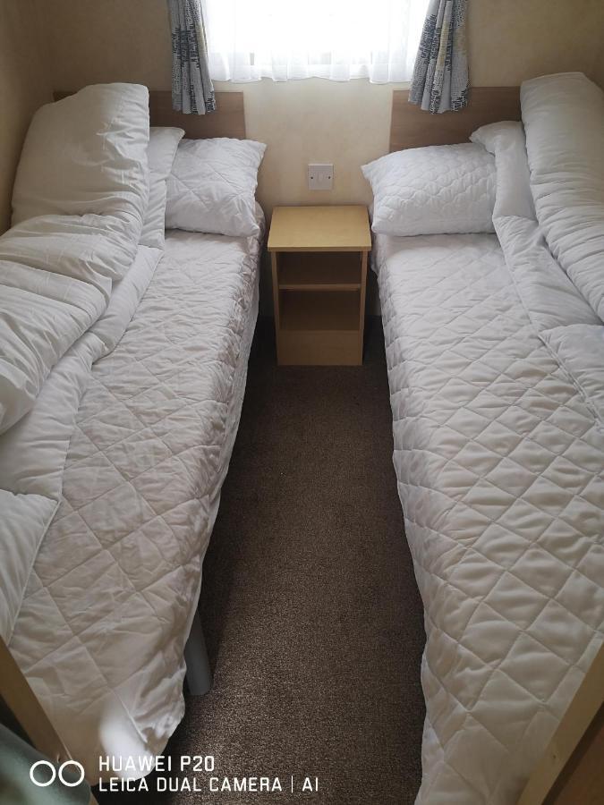 Lovely 2-Bed Caravan In Walton On The Naze Bagian luar foto