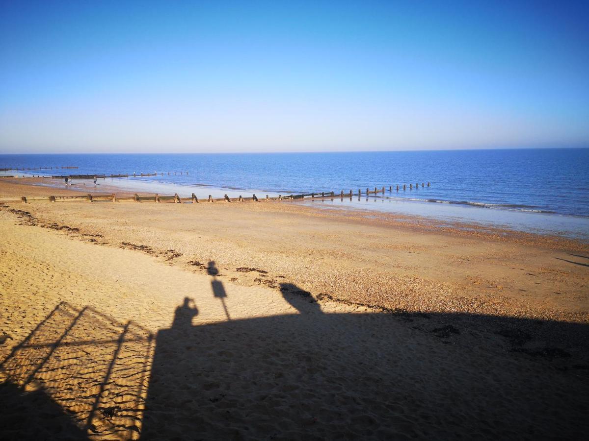 Lovely 2-Bed Caravan In Walton On The Naze Bagian luar foto