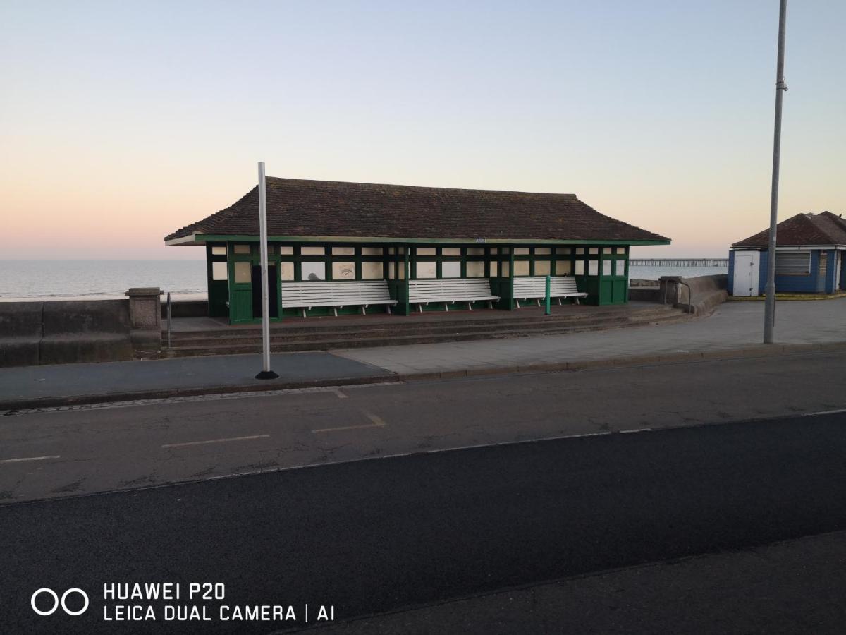 Lovely 2-Bed Caravan In Walton On The Naze Bagian luar foto
