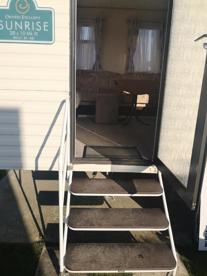 Lovely 2-Bed Caravan In Walton On The Naze Bagian luar foto