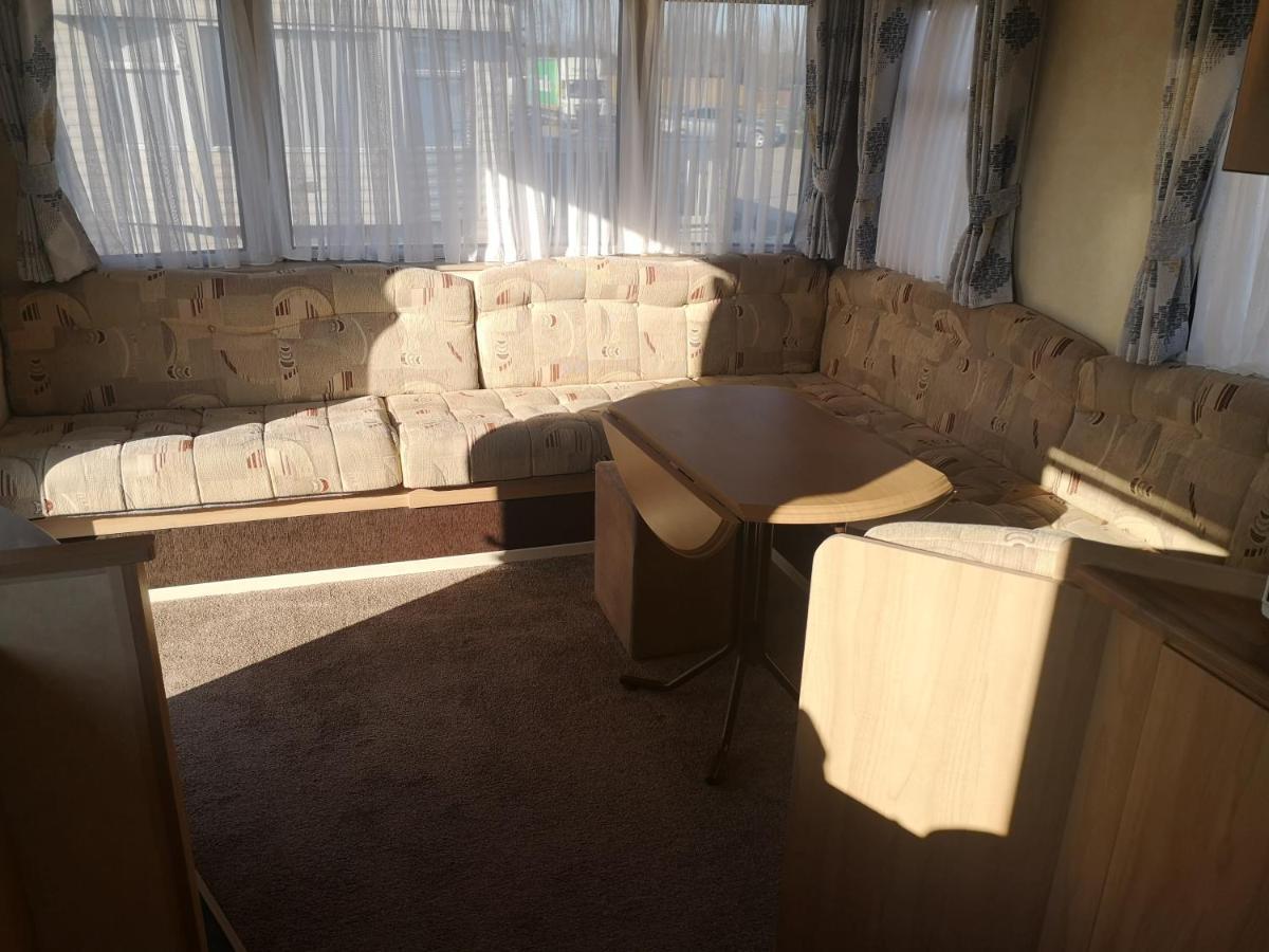 Lovely 2-Bed Caravan In Walton On The Naze Bagian luar foto